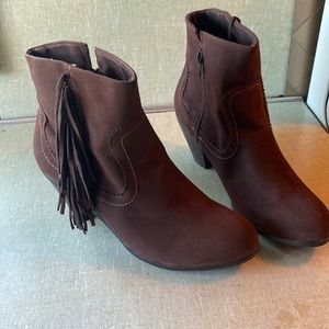 RuffHewn brown fringe boots